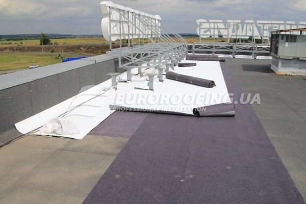 Membrane roof installation METALVIS