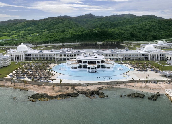 A spa complex on the coast of Jamaica Grand Palladium Jamaica Resort & Spa 