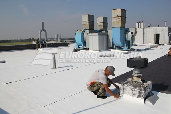 Membrane roof installation METALVIS