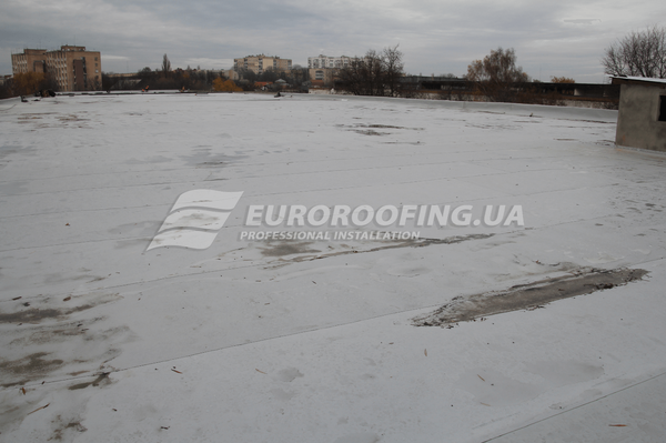 Membrane roof installation Electron