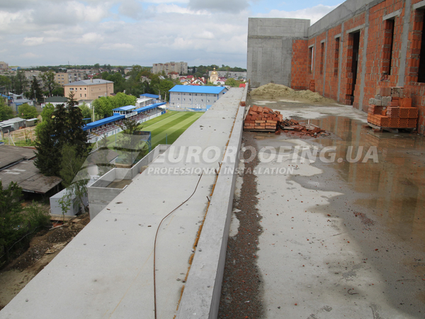 Устройство мембранной кровли Святой Шарбель