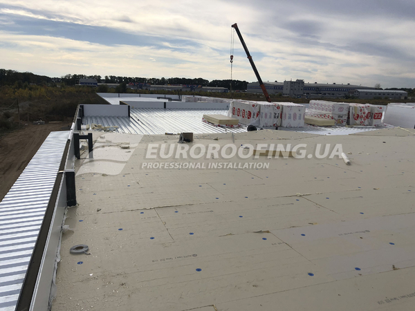 Complex of roofing works SEAT Car Dealership