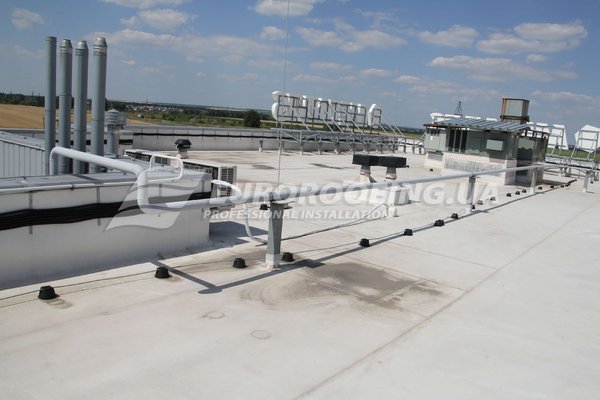 Membrane roof installation METALVIS