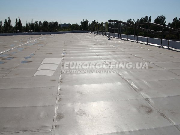 Membrane roof installation Plaza