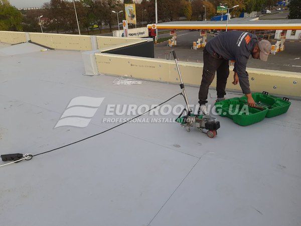 Complex of roofing works SEAT Car Dealership