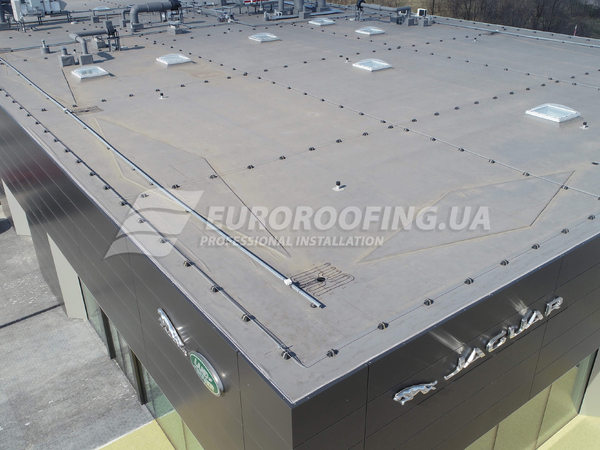 Construction of a combination flat roof  Jaguar Land Rover