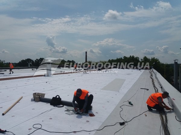 Влаштування мембранної покрівлі ROST LTD