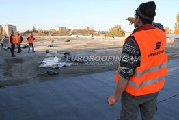 Membrane roof installation Electron