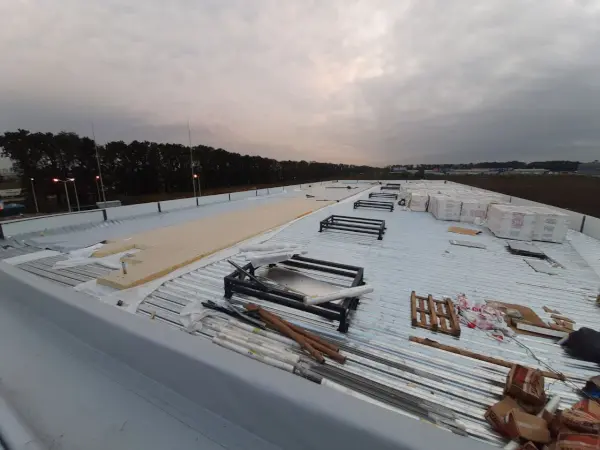 Flat roof installation
