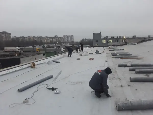 Installation of Dolfi roofing, flat roofing